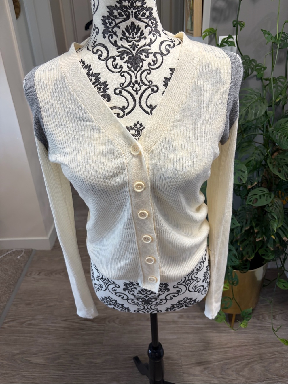 DAZY⭐️ -  “NWOT” 4 For $25⭐️Cream & Light Gray V-Neck Button Cardigan Sweater